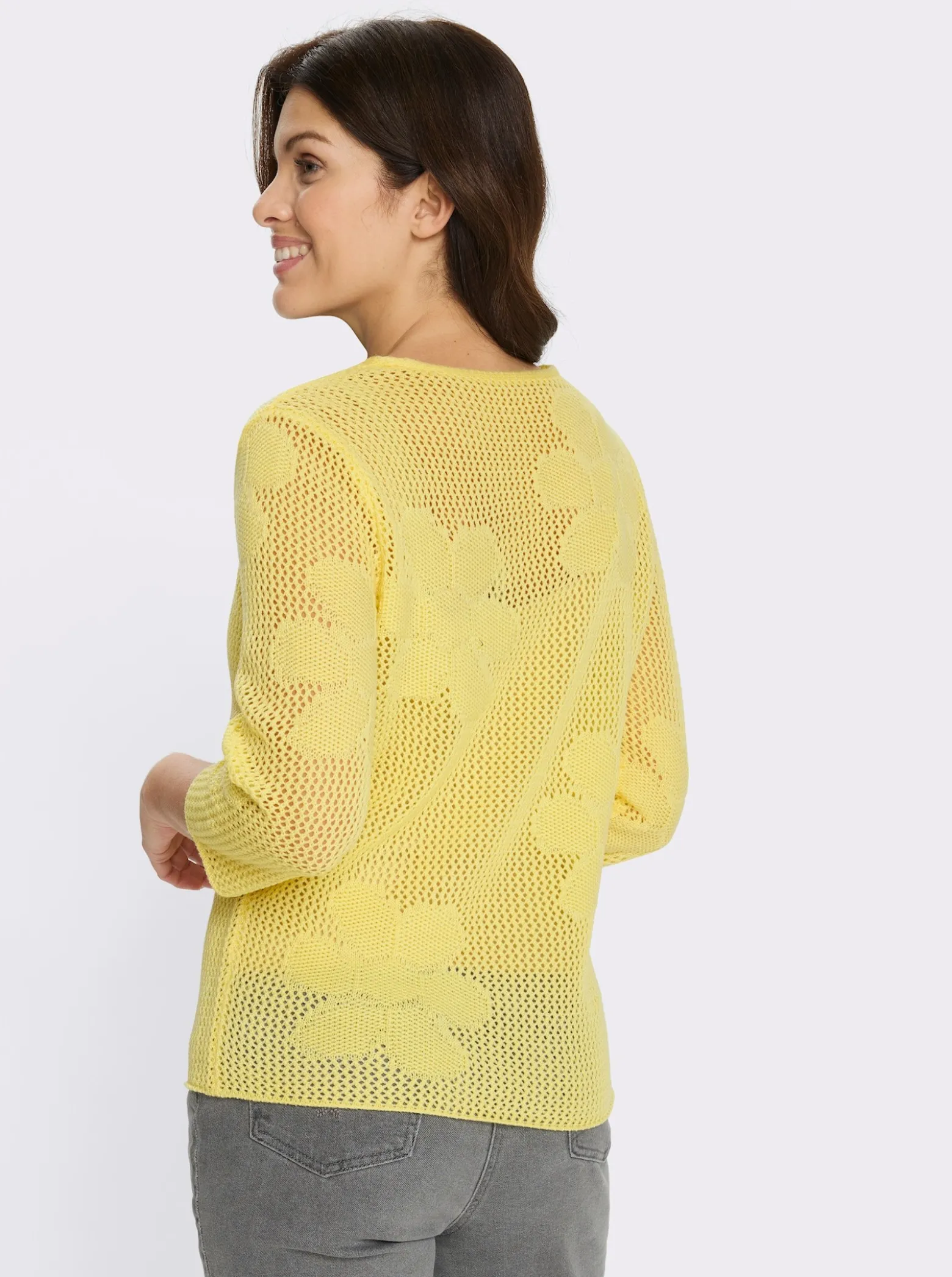 Ajourpullover mit eingestrickten Blüten