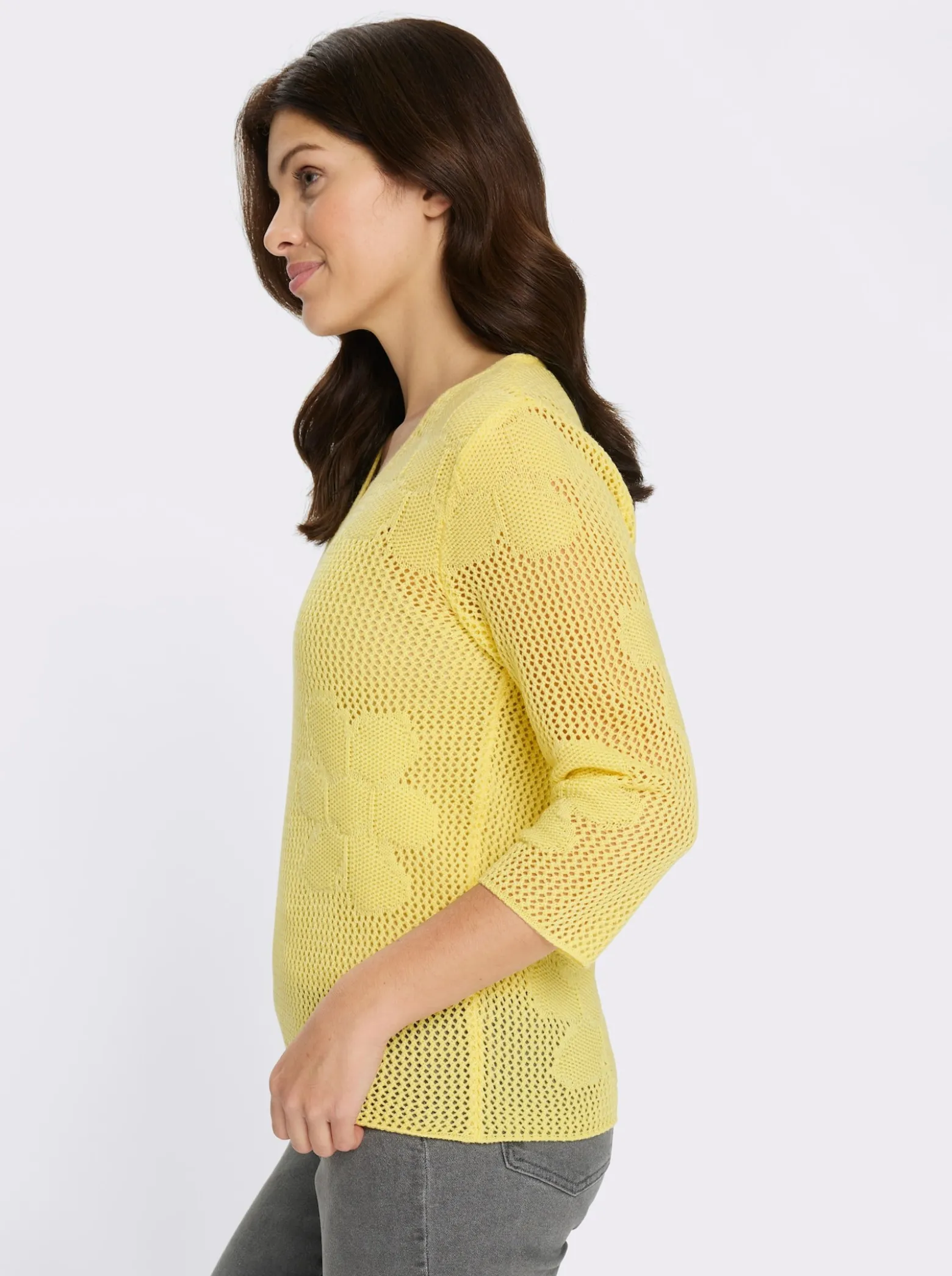 Ajourpullover mit eingestrickten Blüten