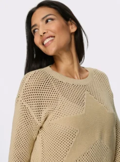Ajourpullover mit eingestricktem Stern vorne