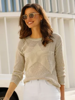 Ajourpullover mit eingestricktem Stern vorne
