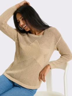 Ajourpullover mit eingestricktem Stern vorne