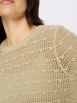 Ajourpullover mit eingestrickten Punkten