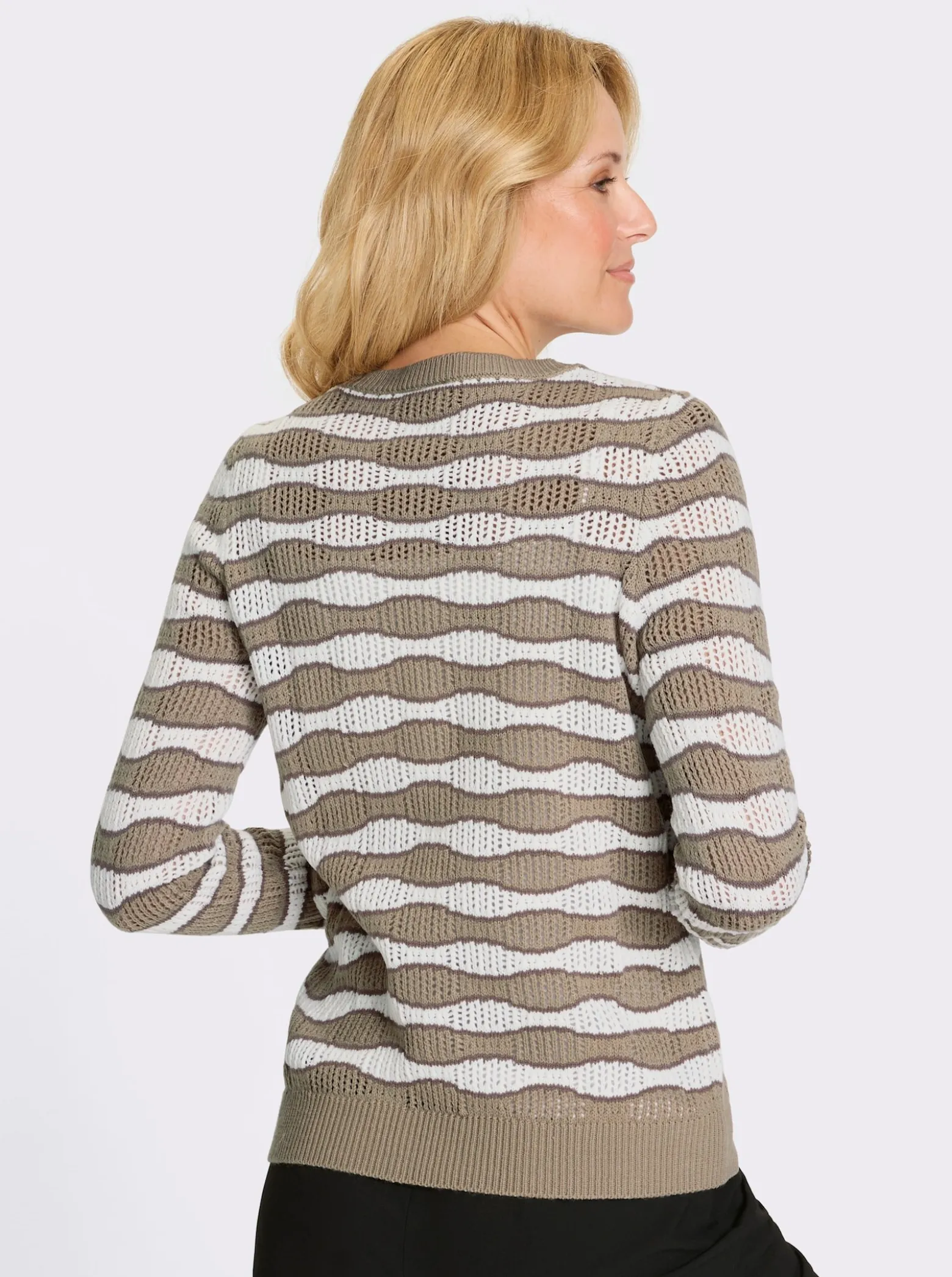 Ajourpullover mit gewelltem Streifen-Dessin