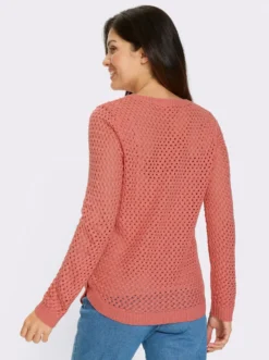 Ajourpullover mit Zierknöpfen am Saum