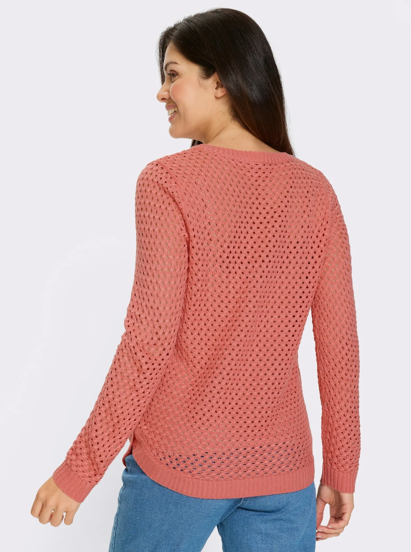 Ajourpullover mit Zierknöpfen am Saum