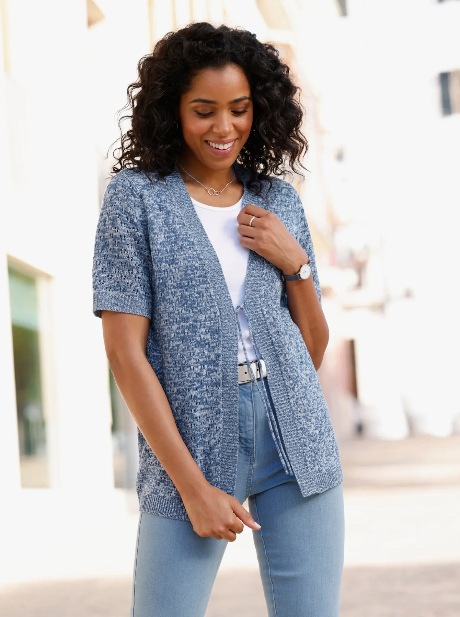 Ajourstrickjacke mit Bindeband