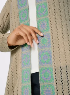 Ajourstrickjacke mit Bordüre