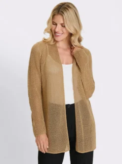 Ajourstrickjacke mit goldfarbenem Glanzgarn