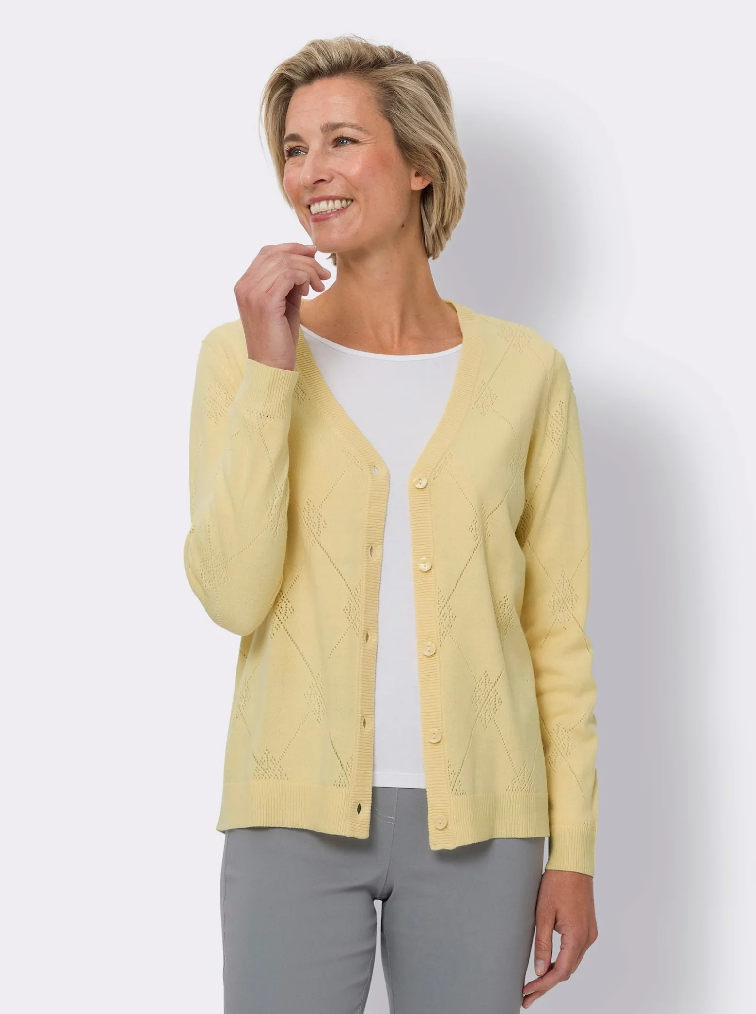 Ajourstrickjacke mit Knopfleiste