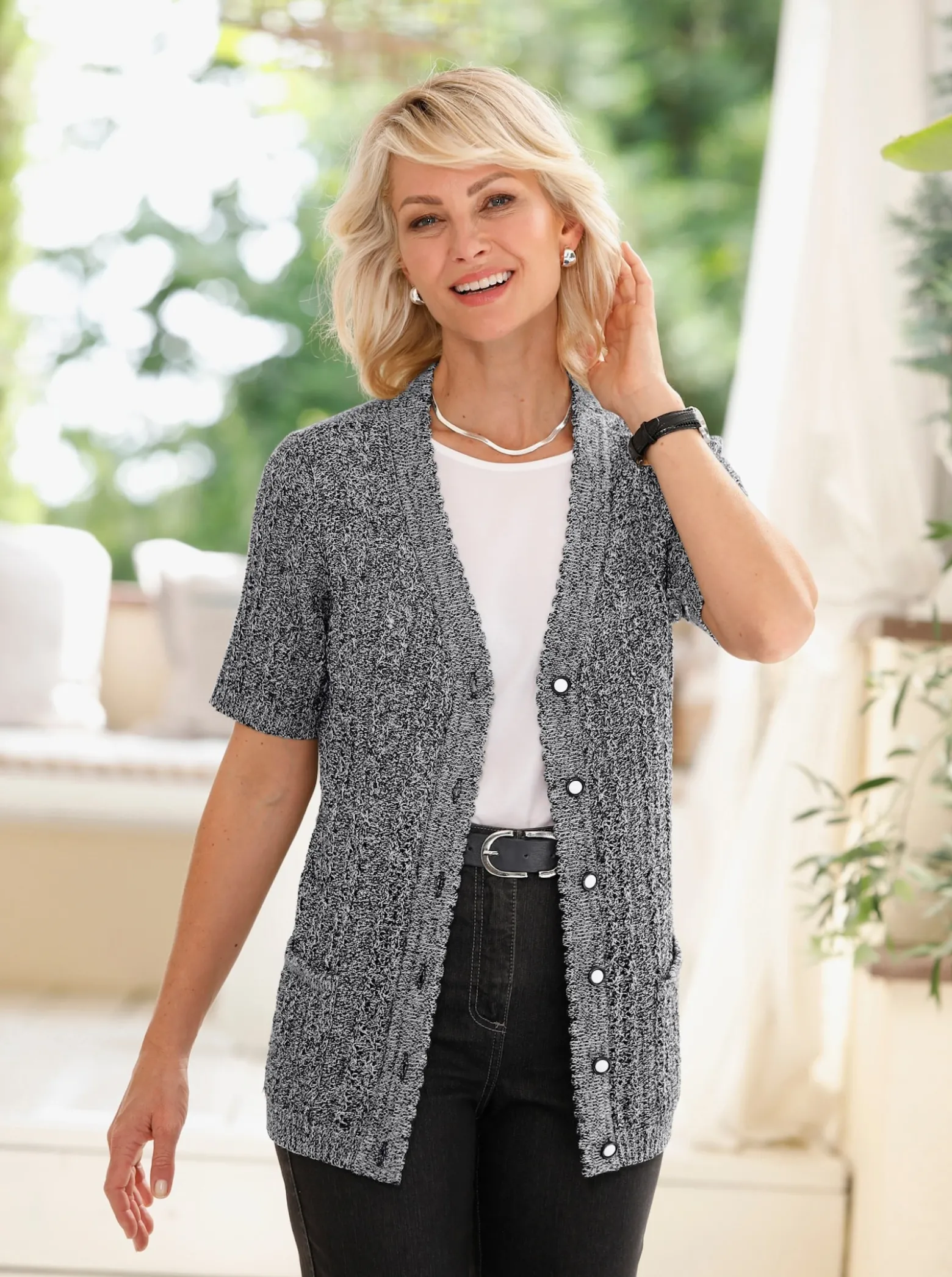 Ajourstrickjacke mit Taschen, aufgesetzt