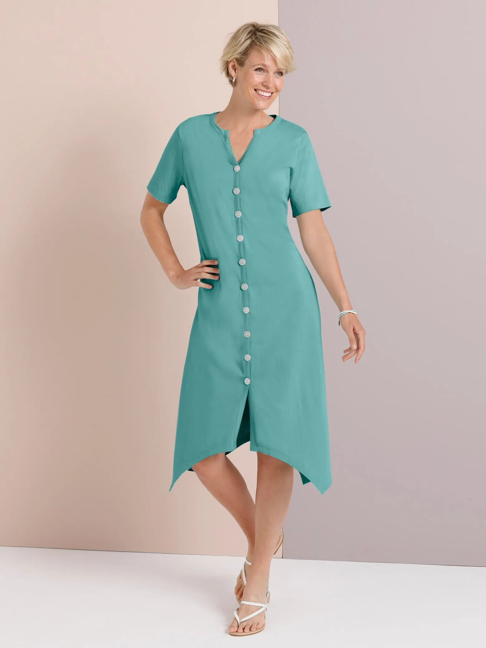 A-Linien-Kleid mit durchgehender Knopfleiste