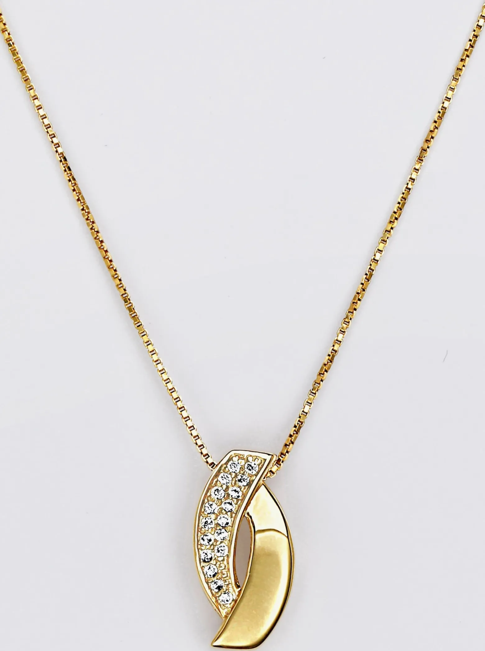 Anhänger mit Kette