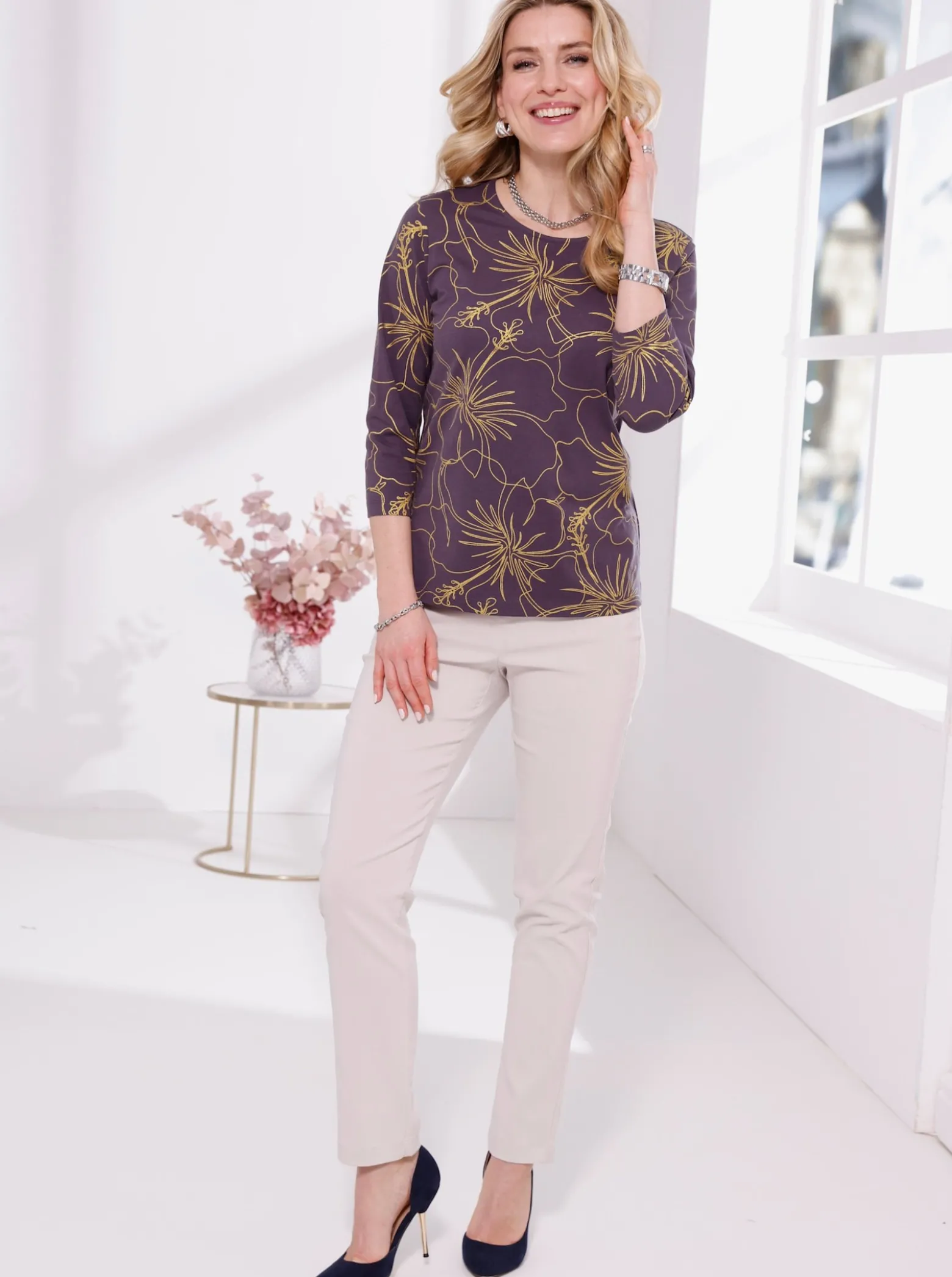 3/4-Arm-Shirt mit goldfarbenem Blütendruck