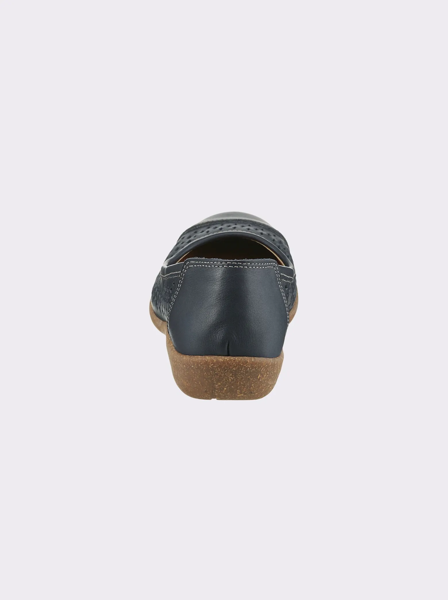 Ballerina mit perforiertem Leder