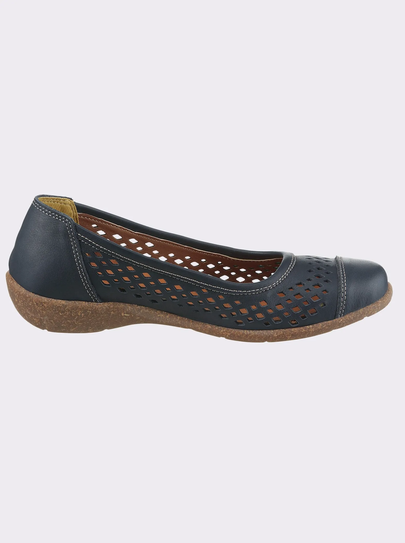 Ballerina mit perforiertem Leder