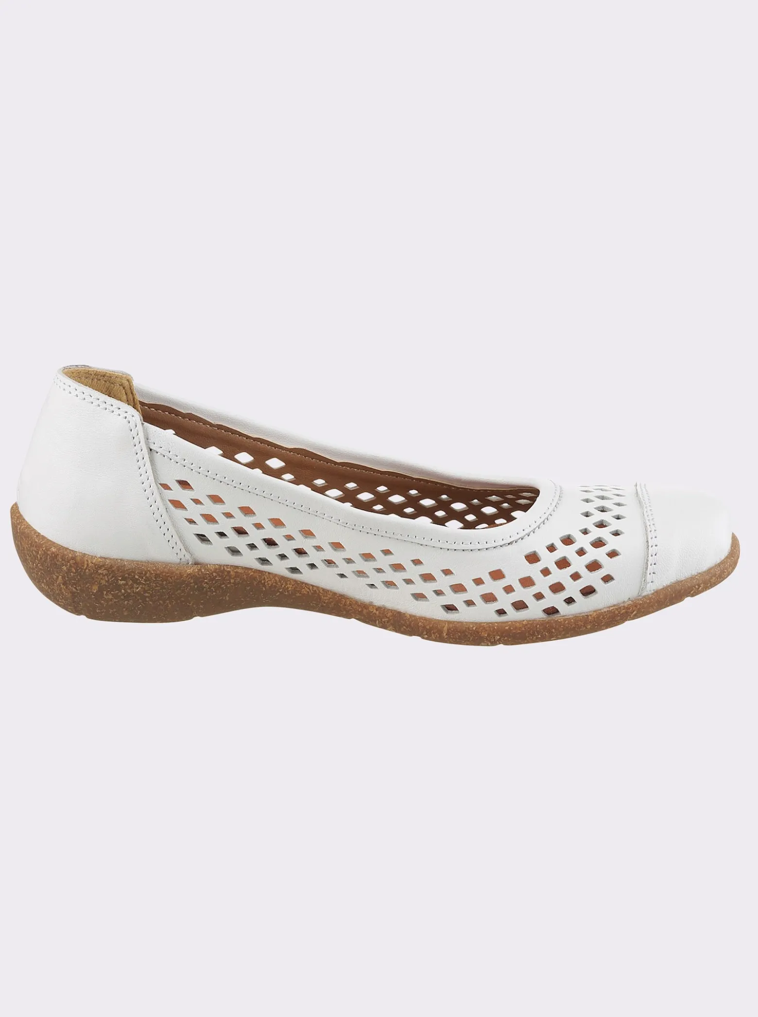 Ballerina mit perforiertem Leder