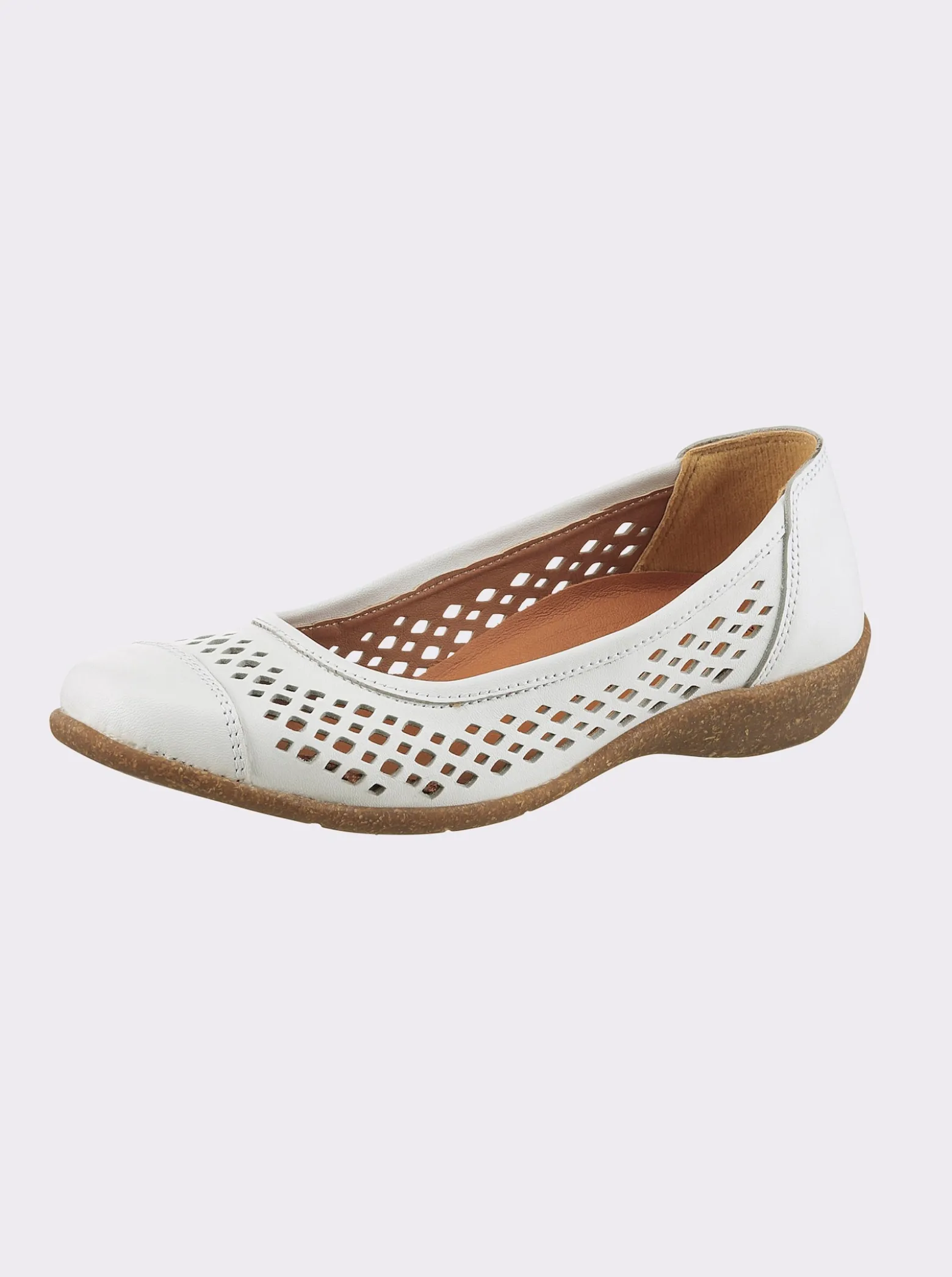 Ballerina mit perforiertem Leder