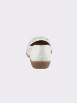 Ballerina mit perforiertem Leder