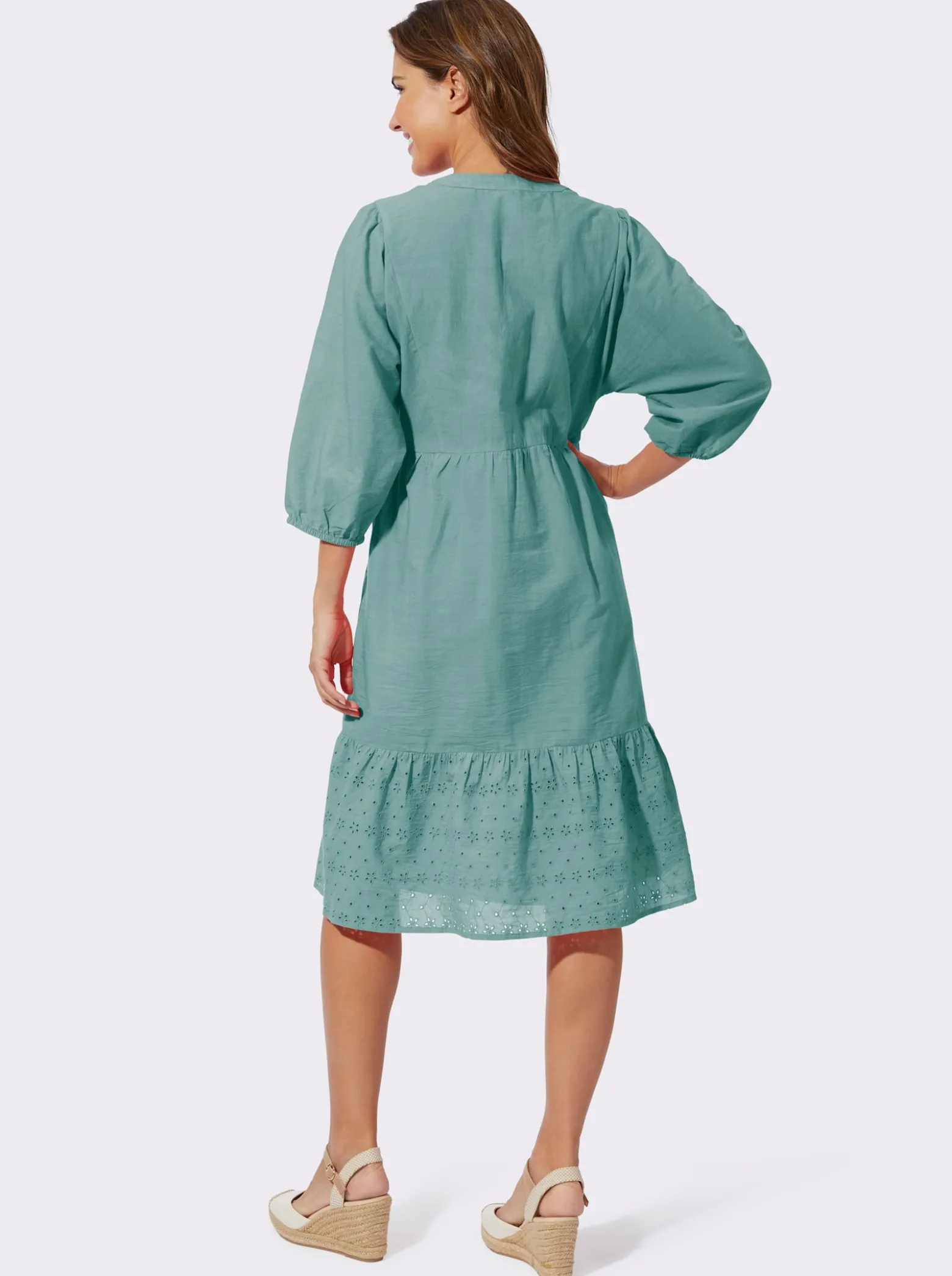 Baumwollkleid mit Lochstickerei