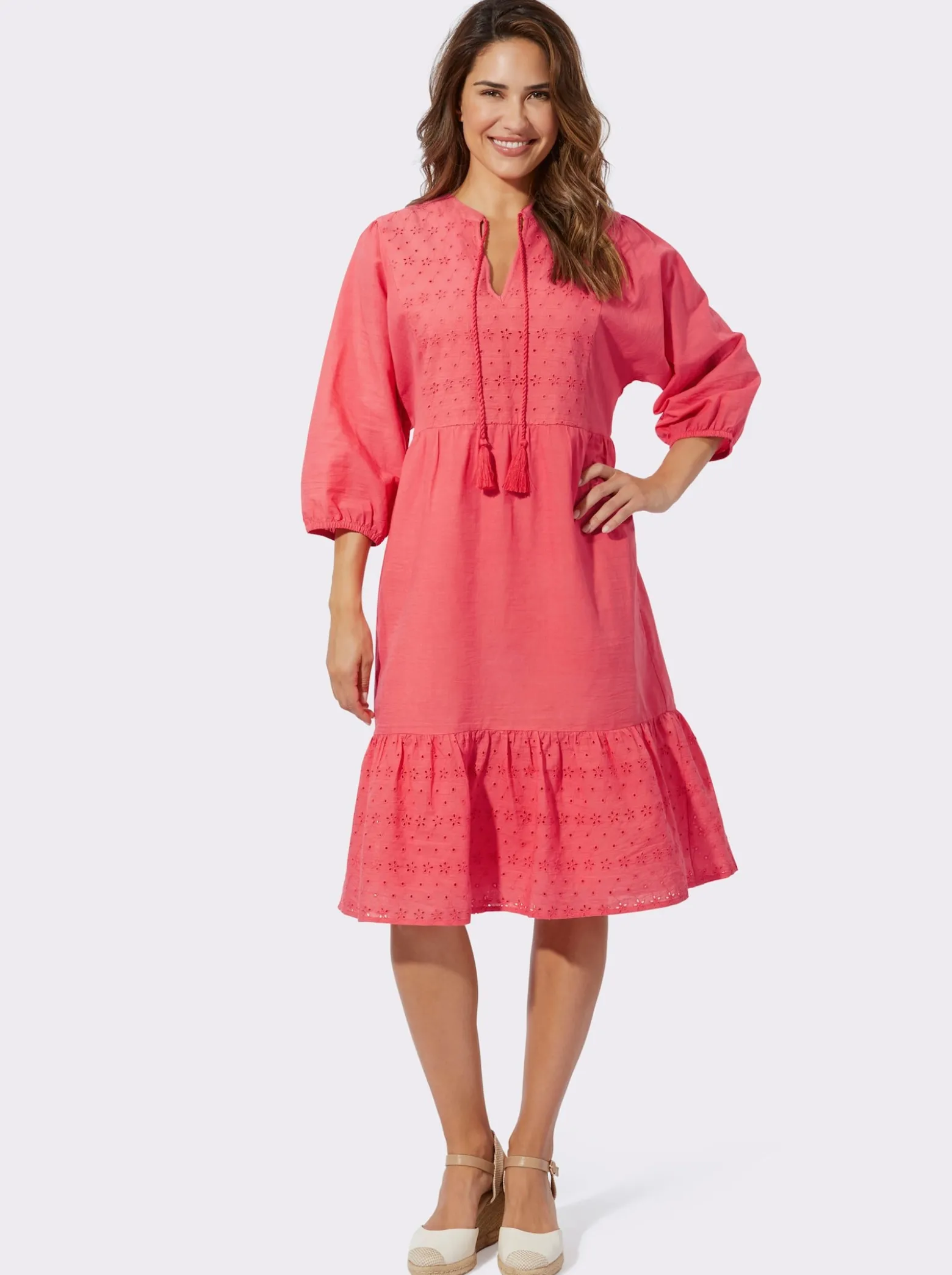 Baumwollkleid mit Lochstickerei