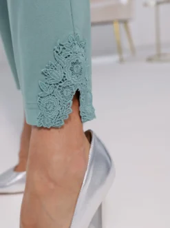 Bengalinhose mit Spitze am Saum