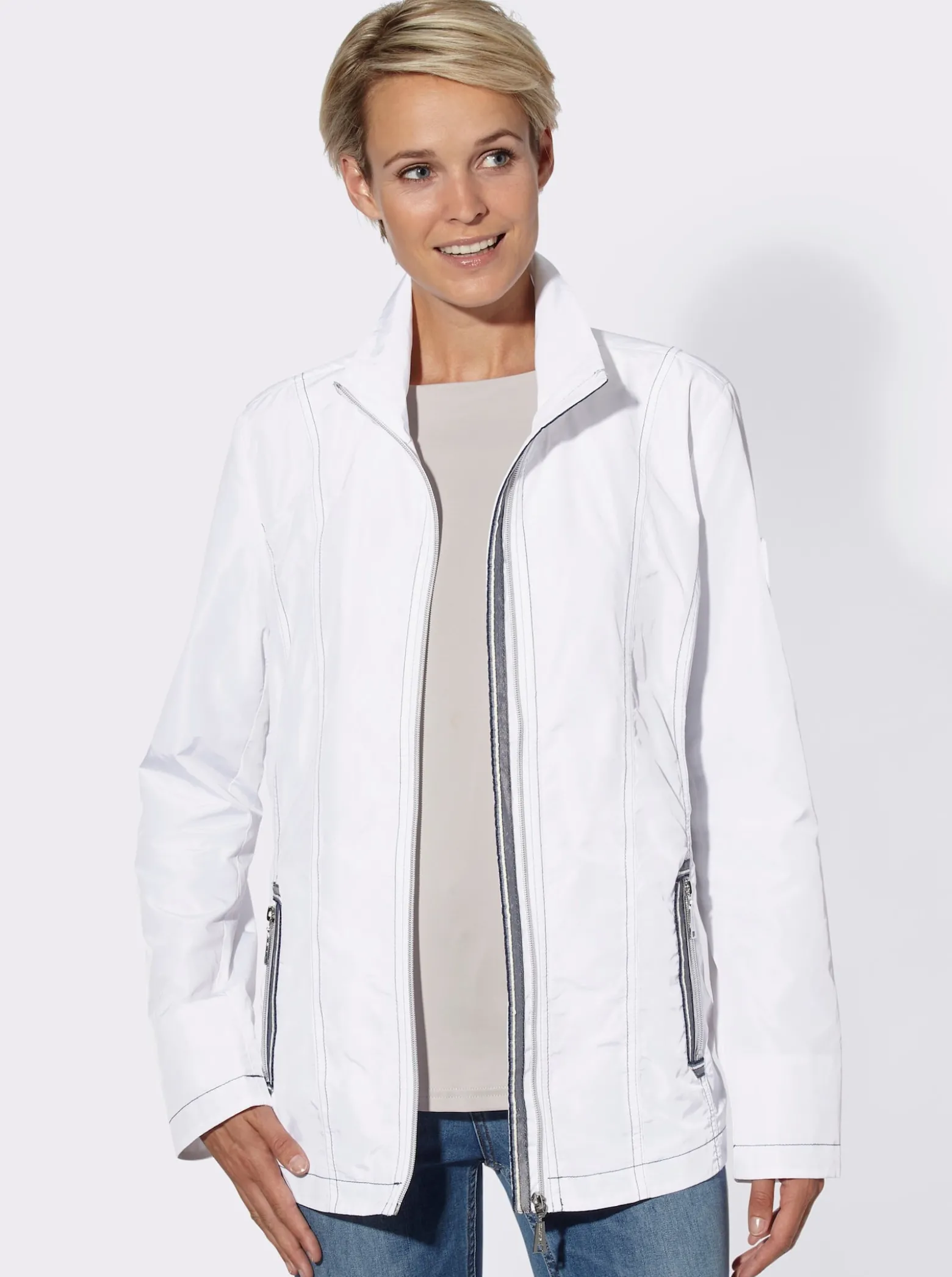 Übergangsjacke mit kontrastfarbigen Ziernähten