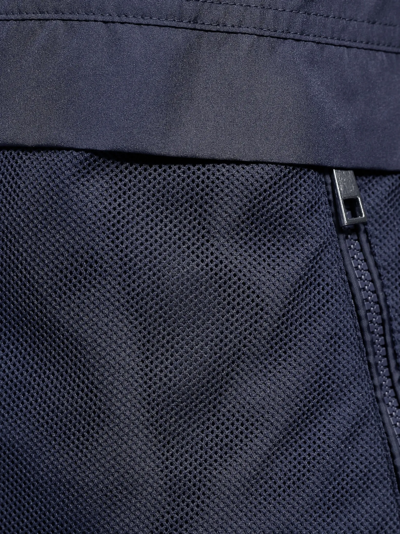 Übergangsjacke mit Mesh-Einsatz