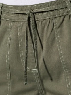 Bermudas mit Bindegürtel