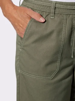 Bermudas mit Bindegürtel