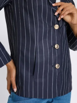 Blazer mit goldfarbenen Schmuckknöpfen