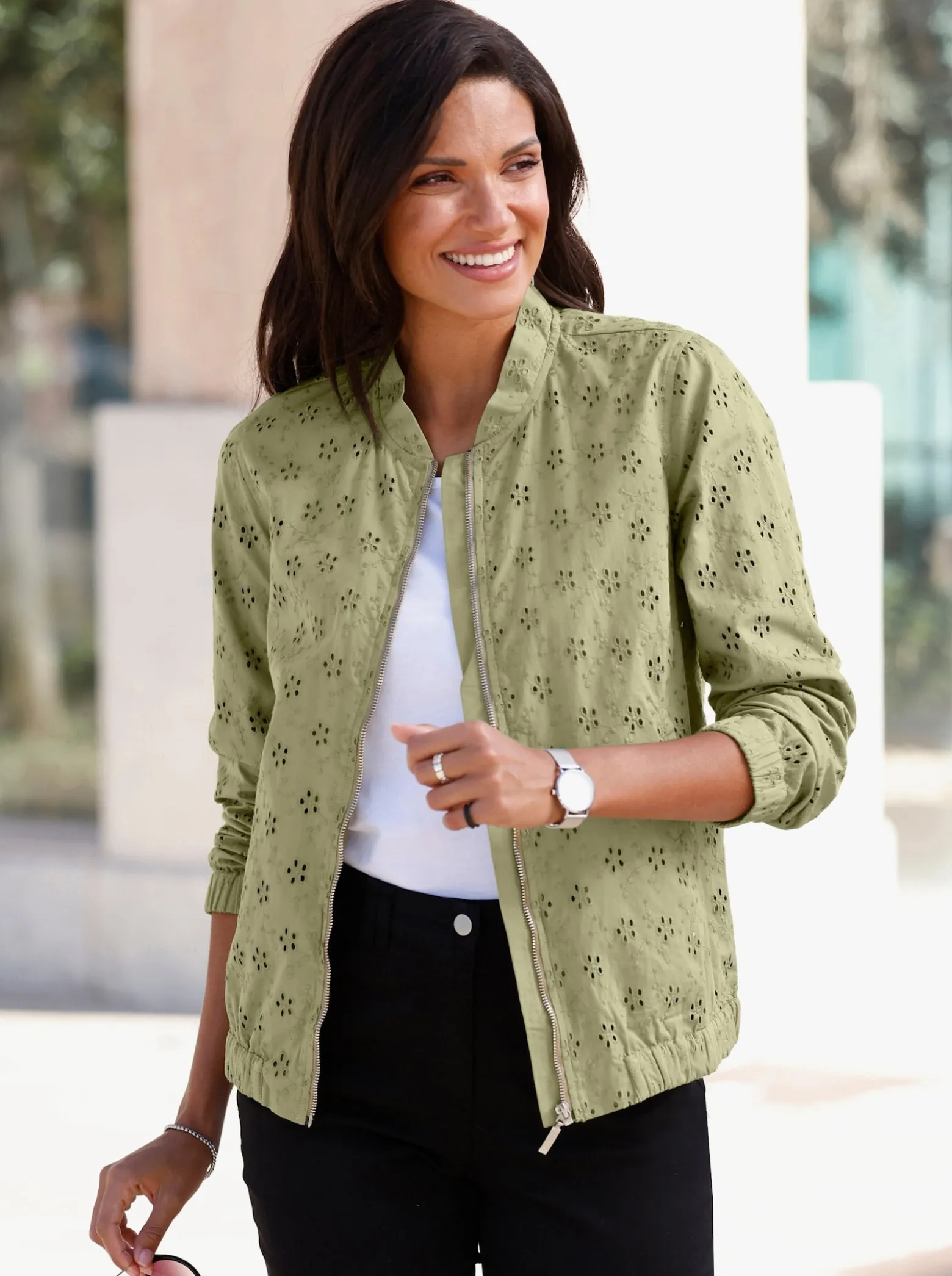 Blazer mit Lochstickerei