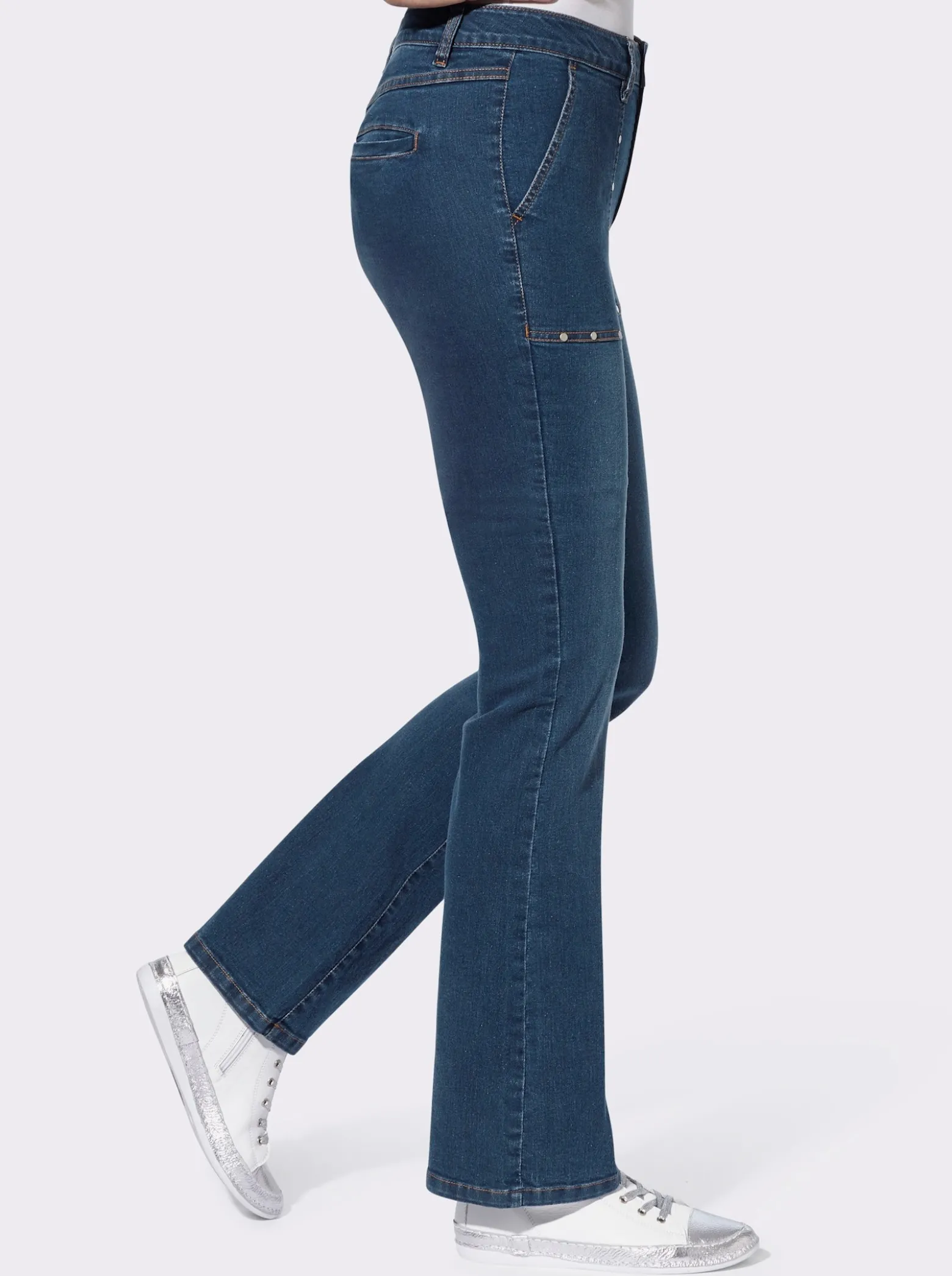 Bootcut-Jeans mit Nieten-Verzierung