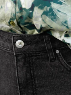 Bootcut-Jeans mit Passformsattel