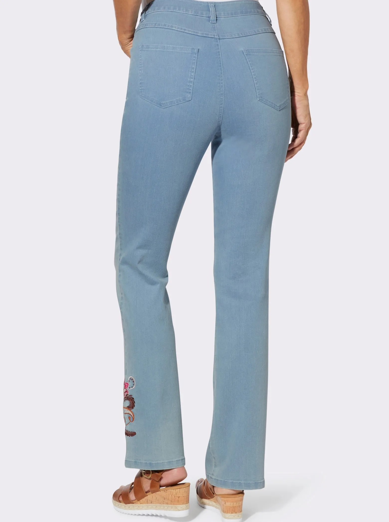 Bootcut-Jeans mit Stickereimotiv am Bein