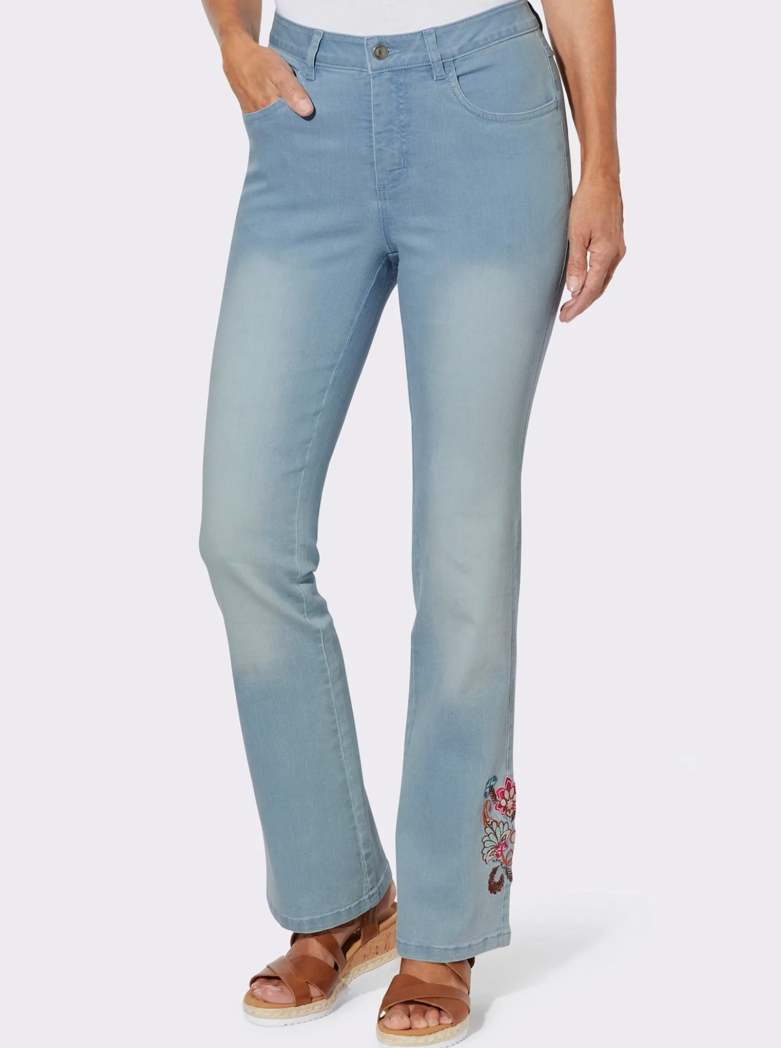 Bootcut-Jeans mit Stickereimotiv am Bein