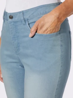 Bootcut-Jeans mit Stickereimotiv am Bein