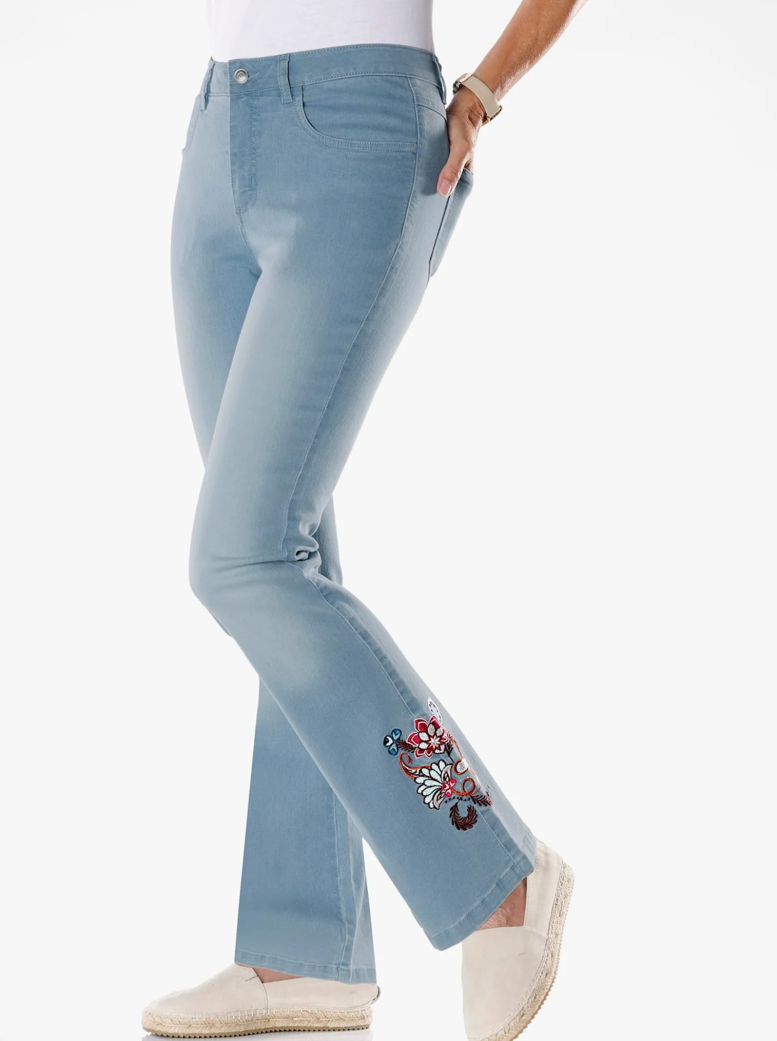 Bootcut-Jeans mit Stickereimotiv am Bein