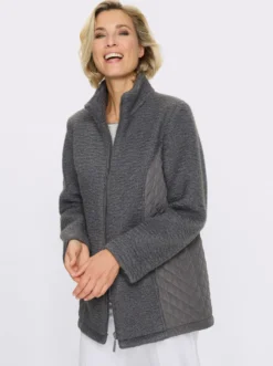 Boucléjacke mit gesteppten Einsätzen