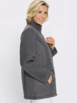 Boucléjacke mit gesteppten Einsätzen