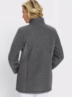 Boucléjacke mit gesteppten Einsätzen