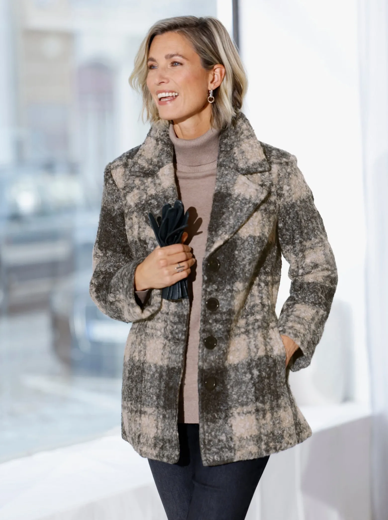 Boucléjacke mit Karo-Muster