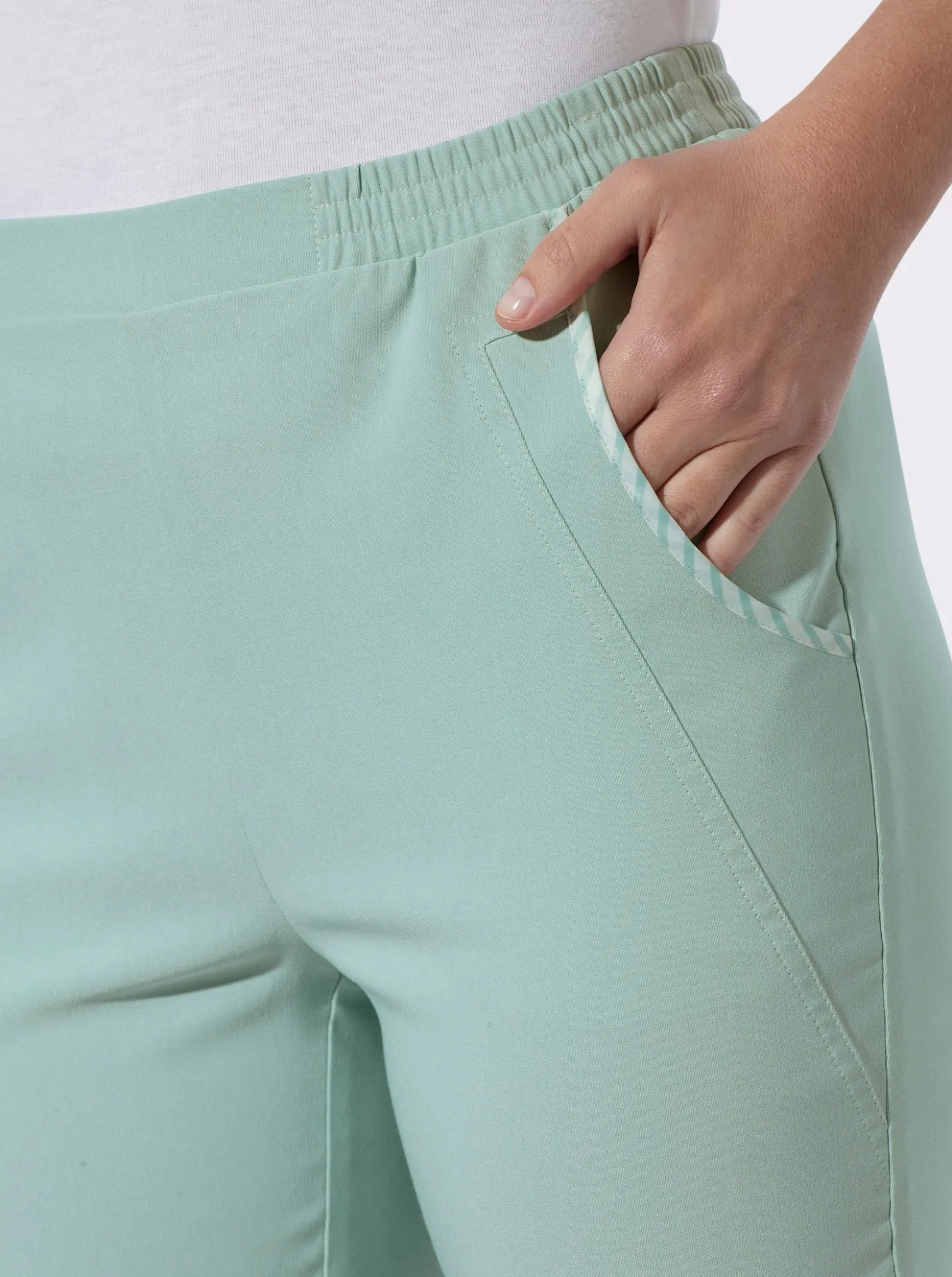Caprihose mit Kontraststreifen