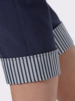 Caprihose mit Kontraststreifen