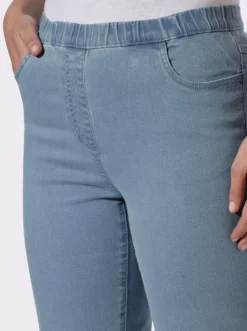 Caprijeans mit Glitzersteinchen-Deko