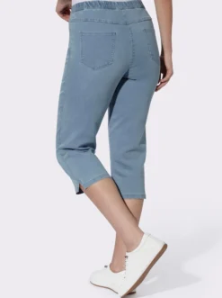 Caprijeans mit Glitzersteinchen-Deko