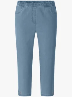 Caprijeans mit Glitzersteinchen-Deko