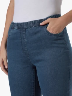 Caprijeans mit Glitzersteinchen-Deko