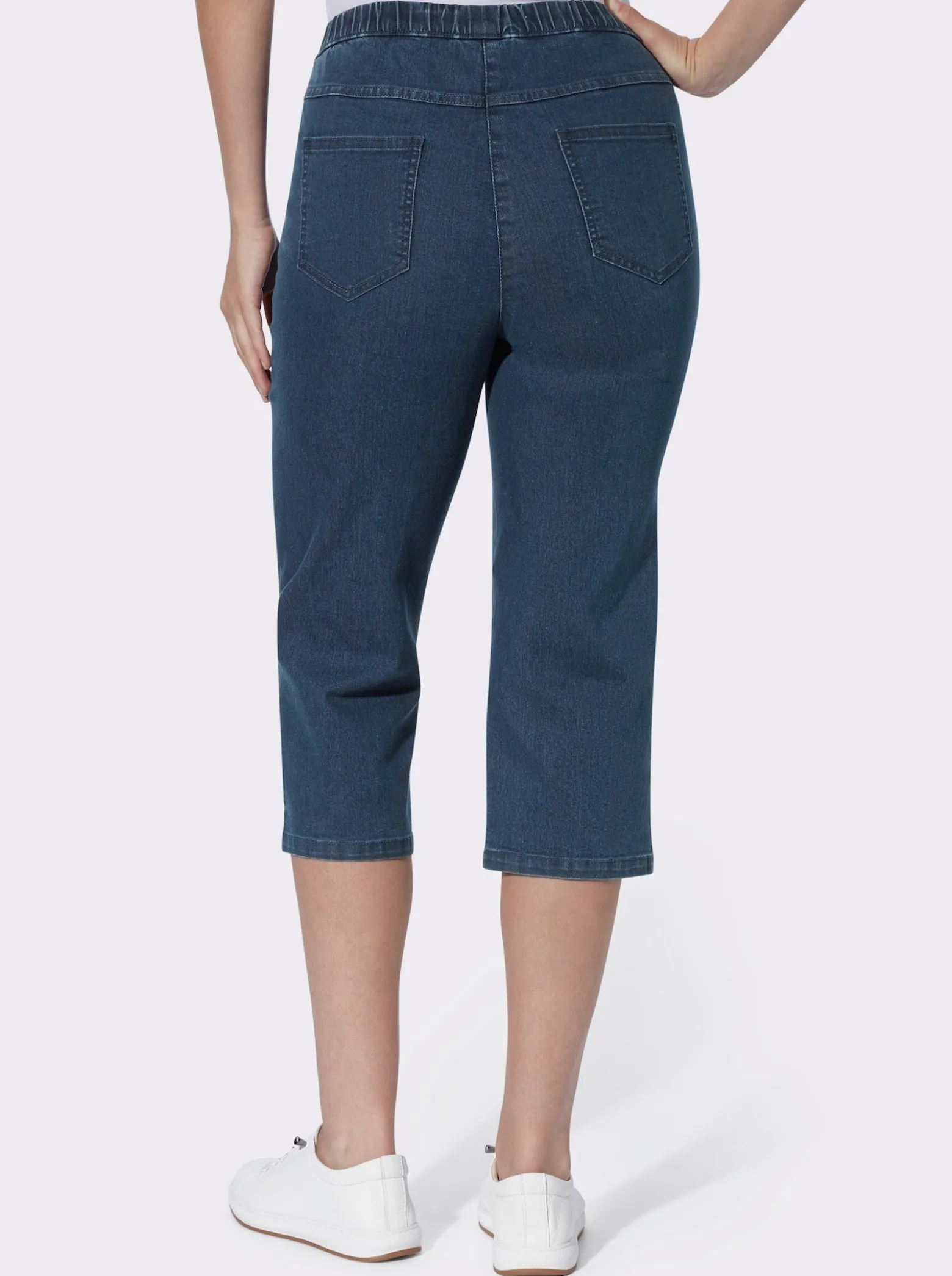 Caprijeans mit Glitzersteinchen-Deko