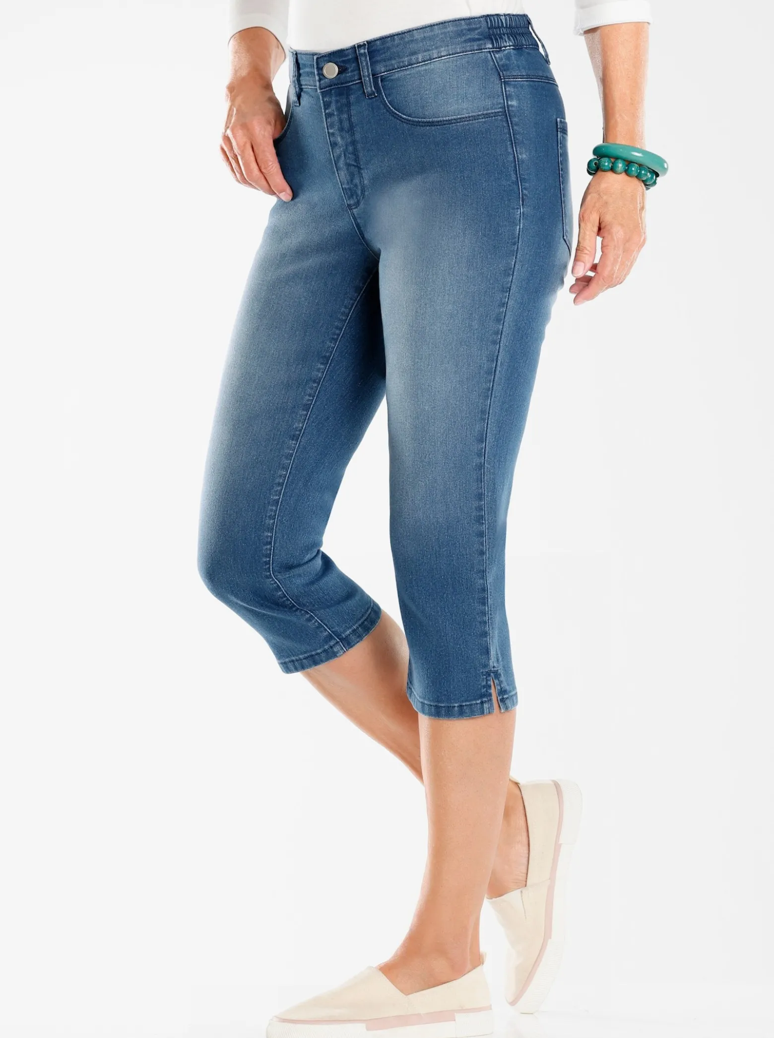 Caprijeans mit seitlichem Dehnbund