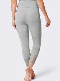 Caprileggings mit Spitzenverzierung